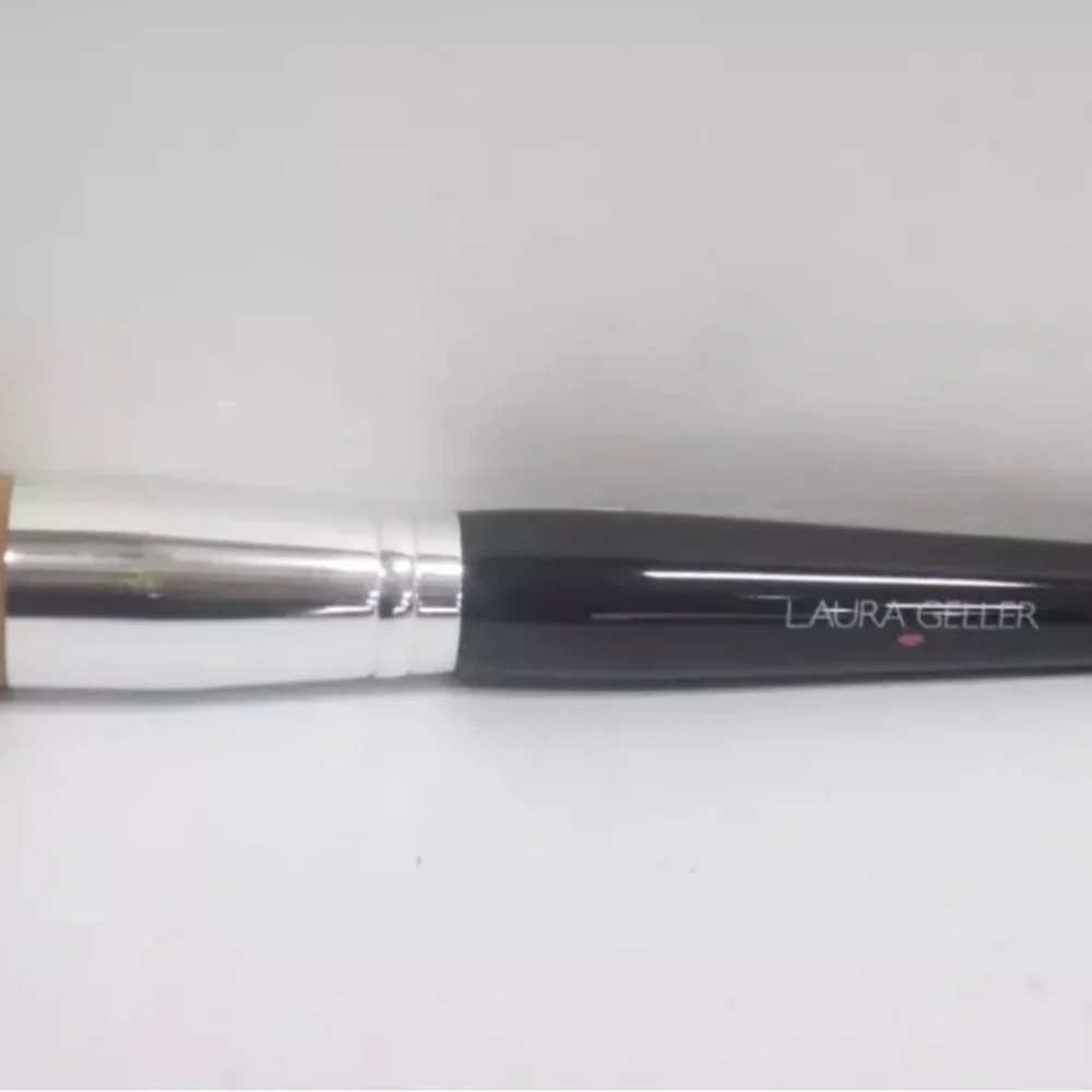 Laura Geller angled liquid foundation brush, New/No Box